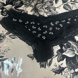 NWT Victoria’s Secret Cheeky Panty SIZE M